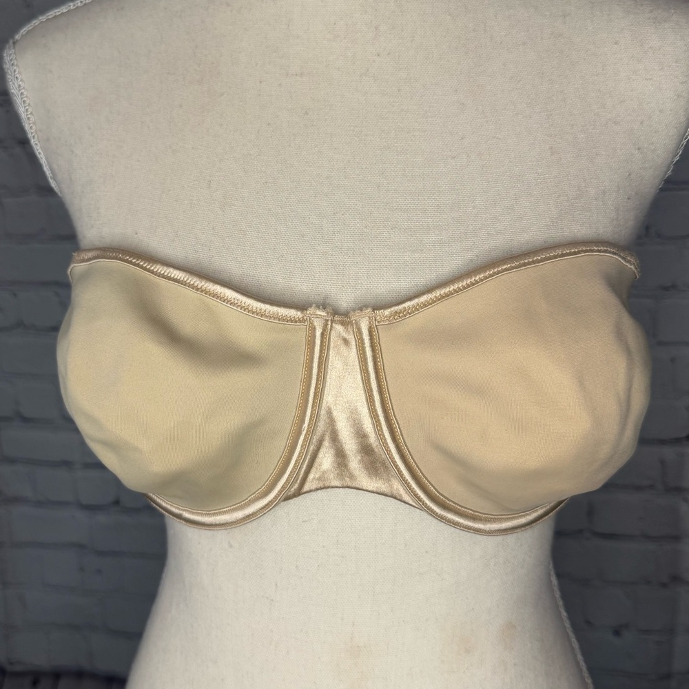 {Victoria's Secret} Cream Strapless Bra